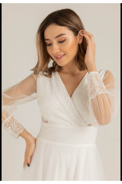 Wedding dress with lace details TB1545