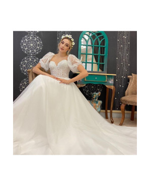 Full and voluminous skirted wedding dress TB1556