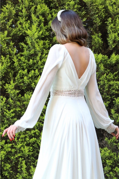 Long-sleeved white chiffon wedding dress with lace accents TB1527