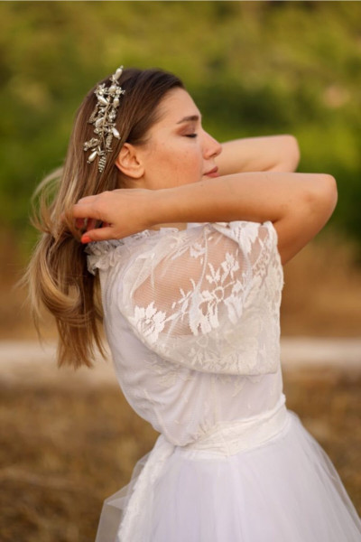 Lace and embroidered wedding dress TB1548