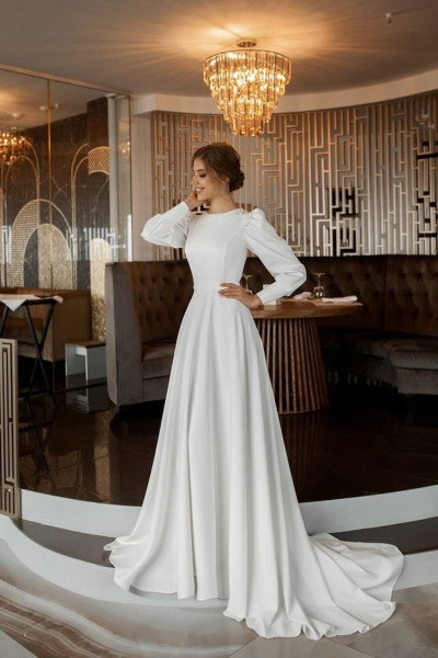 Wedding dress with long back and rhinestones TB1508