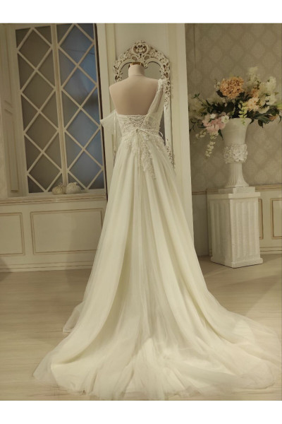 Helen wedding dress model Narin Middlemist TB1373