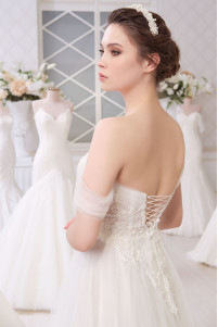 Helen wedding dress model Narin Middlemist TB1373