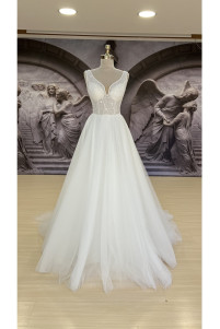 Wedding dress with embroidery on the upper body TB1407