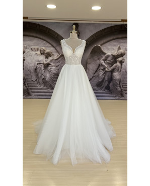 Wedding dress with embroidery on the upper body TB1407