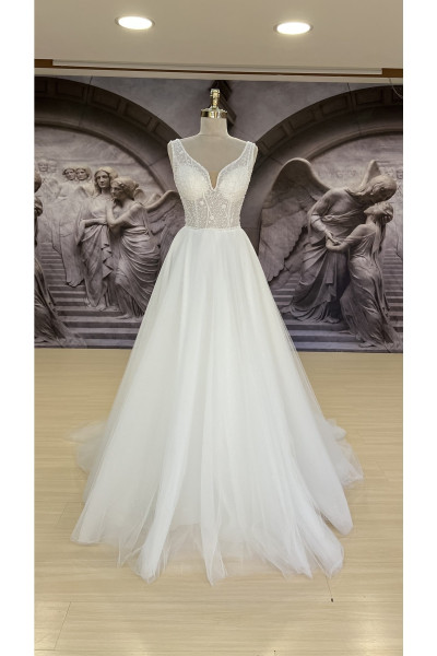 Wedding dress with embroidery on the upper body TB1407 Wedding dress with embroidery on the upper body TB1407