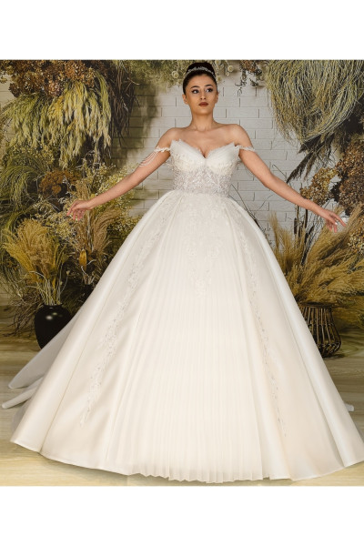 Bridal gown with smoky lace fabric, chest details, pearl embroidery, and pleated skirt TB1428 Bridal gown with smoky lace fabric, chest details, pearl embroidery, and pleated skirt TB1428