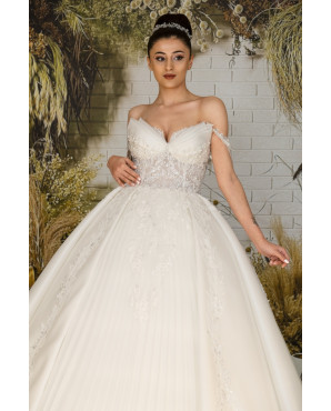 Bridal gown with smoky lace fabric, chest details, pearl embroidery, and pleated skirt TB1428