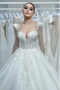 Princess style wedding dress with sweetheart neckline and lace model TB1452