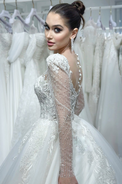 Princess style wedding dress with sweetheart neckline and lace model TB1452