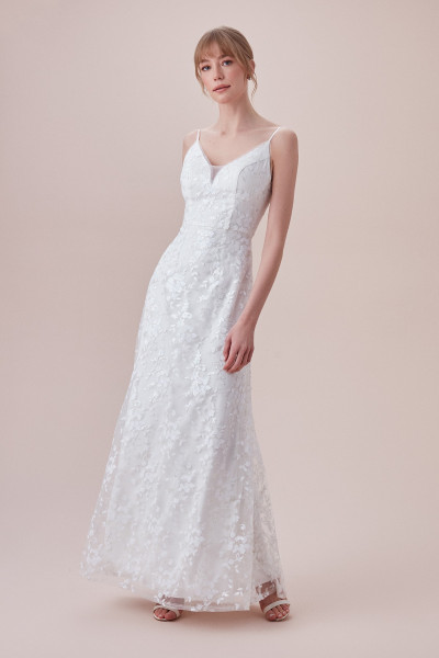 Lace embroidered narrow-cut wedding dress TB1384 Lace embroidered narrow-cut wedding dress TB1384