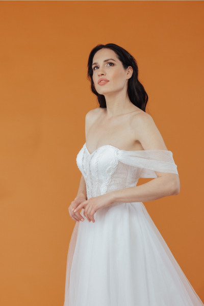 Romantic cut long-sleeved wedding dress TB1561