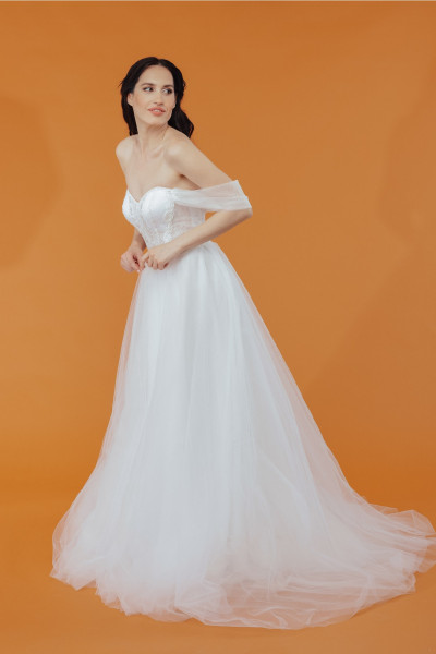 Romantic cut long-sleeved wedding dress TB1561