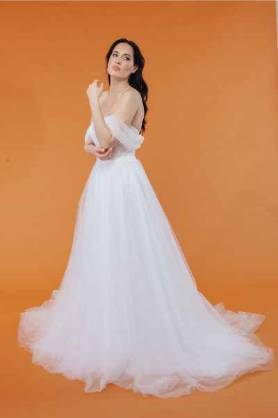 Romantic cut long-sleeved wedding dress TB1561