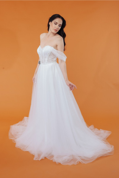 Romantic cut long-sleeved wedding dress TB1561