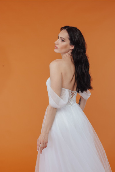 Romantic cut long-sleeved wedding dress TB1561