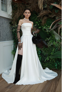 Strapless deep V-neckline A-line wedding dress Beverly TB1453