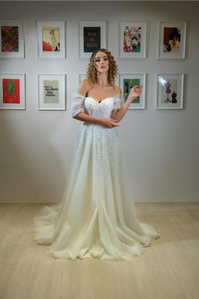 Wedding dress with embroidery on the waist TB1473