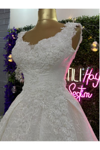Wedding dress with wide straps TB1406