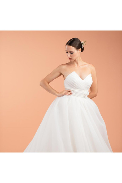 Low-cut wedding dress with lace skirt TB1459