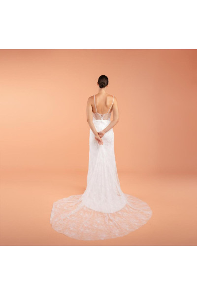 Fish model wedding dress with lace trail TB1460