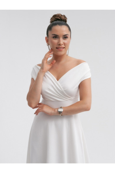 Long wedding dress with boat neckline TB1544