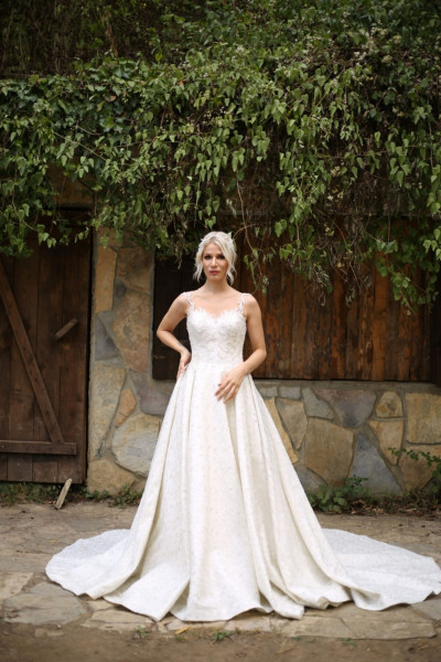 Wedding dress with embroidered straps TB1425 Wedding dress with embroidered straps TB1425