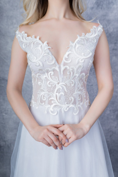 Embroidered seven-neck wedding dress TB1377 Embroidered seven-neck wedding dress TB1377
