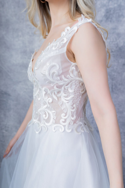 Embroidered seven-neck wedding dress TB1377